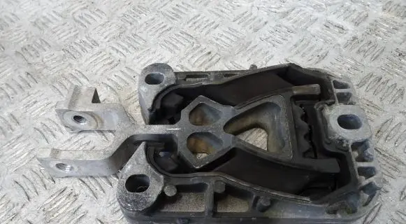 Ford Focus Engine mount vacuum valve 