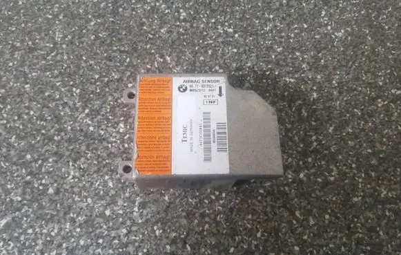 BMW 5 E39 Airbag control unit/module 8372521