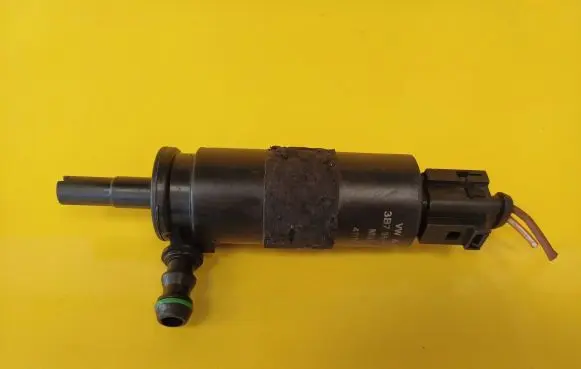 Volkswagen Golf VI Headlight washer pump 3B7955681