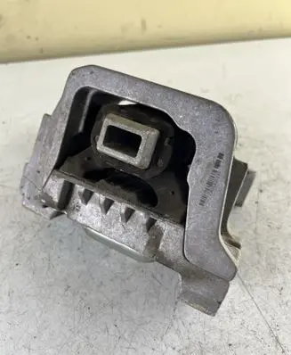 Peugeot 207 Engine mount bracket 9680119880