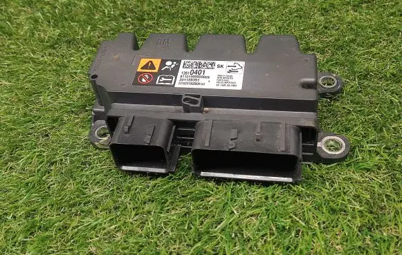 Chevrolet Cruze II Airbag control unit/module 13510401 201189391