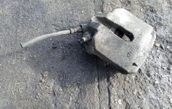 BMW 5 E39 Front brake caliper