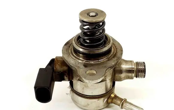 Volkswagen Golf VII Mechanical fuel pump 1856051 DPX081119