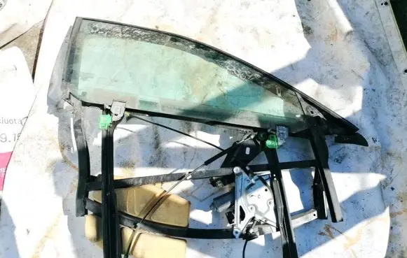 Audi A4 S4 B5 8D Front door window/glass frame 