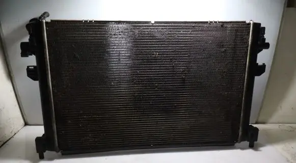 Volkswagen Golf VII Coolant radiator