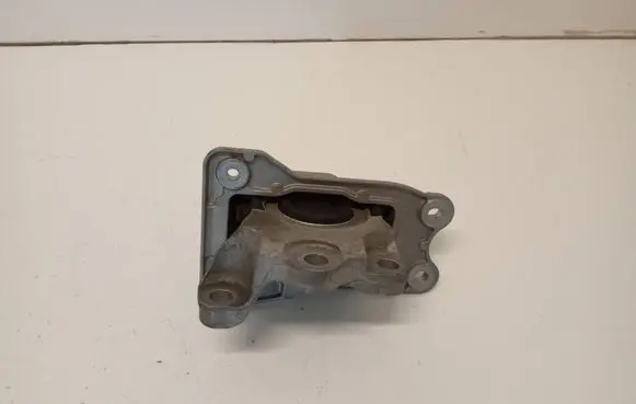 Engine mount bracket