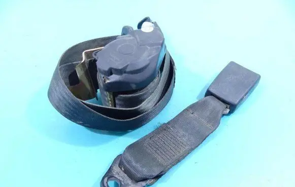 Rear seatbelt