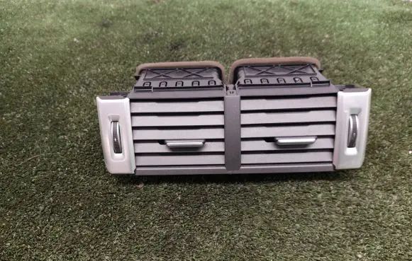 Land Rover Discovery 5 Dash center air vent grill BJ32014L21AB