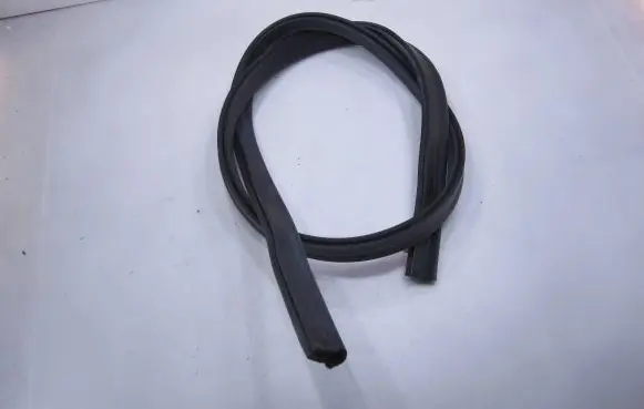 Volkswagen PASSAT B8 Engine compartment rubber 3G0823723