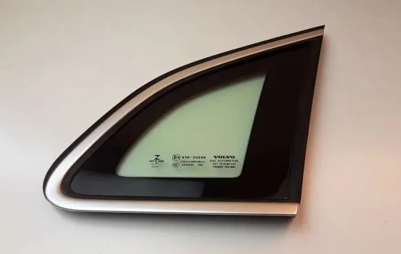 Volvo V40 Rear side window 31352333