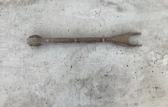 Chrysler 300 - 300C Rear upper control arm/wishbone 04743245ab