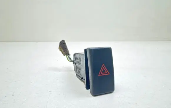 Toyota Avensis T250 Hazard light switch 157963