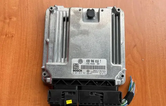 Volkswagen Transporter - Caravelle T5 Engine control unit/module 038906016T 1039S15249 0281012761