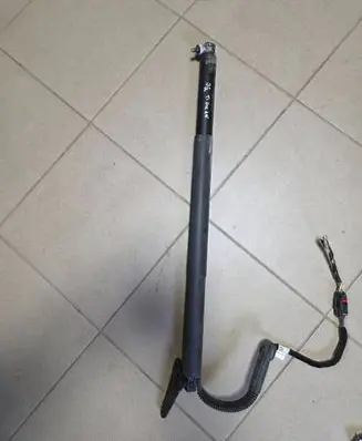Volkswagen Tiguan Tailgate strut 5NA827427