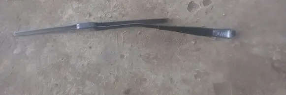 Volvo V70 Front wiper blade arm 31276002