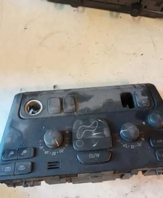 Volvo XC90 Climate control unit 8697137
