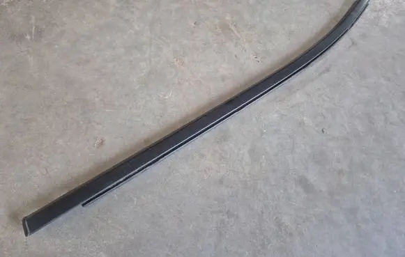Mitsubishi L200 Rubber seal rear door window/glass MN117615