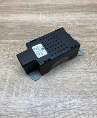 Volkswagen Golf VI Aerial antenna amplifier 5M0035570B