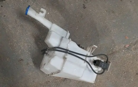 KIA Rio Windshield washer fluid reservoir/tank 986101W000