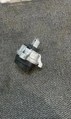 BMW 5 F10 F11 Engine mount bracket