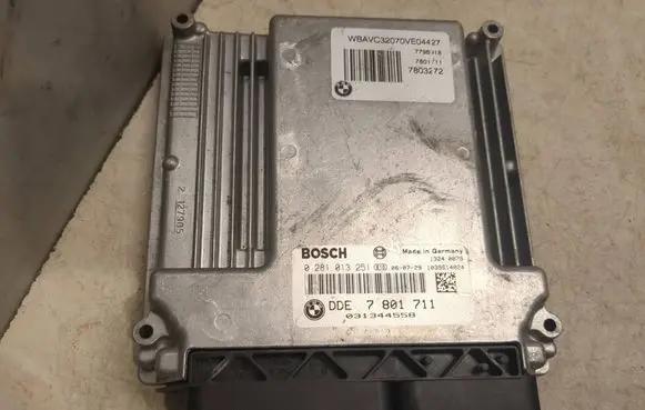 BMW 5 E60 E61 Engine control unit/module 0281013251 031344558 7801711