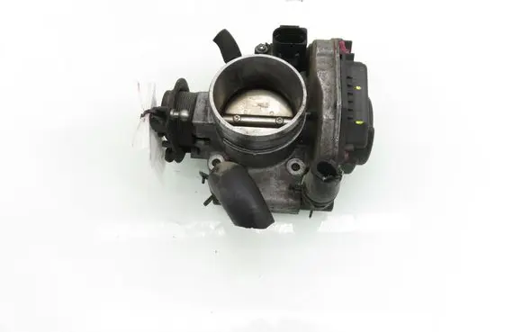 Volkswagen PASSAT B5 Throttle body valve 058133063H