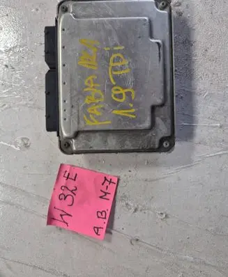 Skoda Fabia Mk1 (6Y) Engine control unit/module 038906019NJ 0281011823