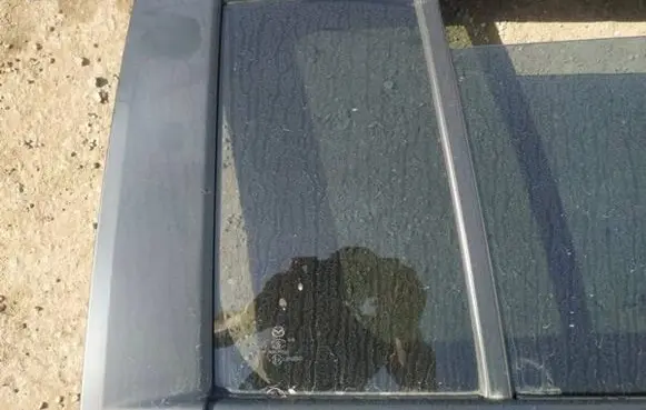 Mazda 5 Rear vent window glass 