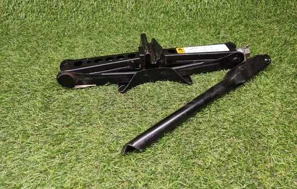 Ford Focus Lift Jack DM5317080AA
