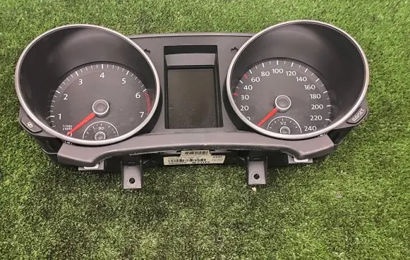 Volkswagen Golf VI Speedometer (instrument cluster) 5K0920870D A2C5 3219792