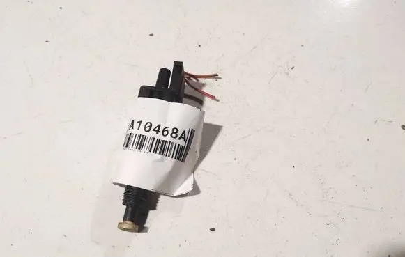 Volkswagen PASSAT B5 Brake pedal sensor switch 811907343b