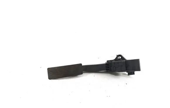 Accelerator throttle pedal
