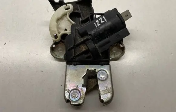 Audi A6 S6 C6 4F Tailgate/trunk/boot lock/catch/latch 4F5927505D