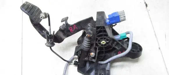 Renault Trafic III (X82) Clutch pedal 93868409