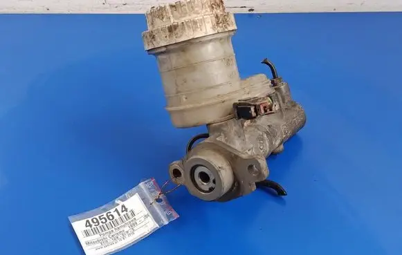 Mitsubishi Carisma Master brake cylinder