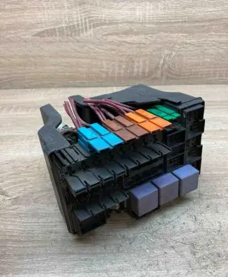 Renault Laguna II Fuse module 8200283136 55RDYF0B2