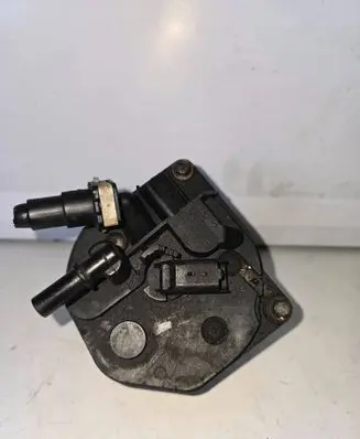 Ford Focus Fuel filter housing AV6Q9155AA