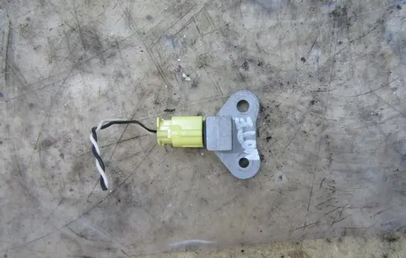 Nissan Note (E12) Airbag deployment crash/impact sensor