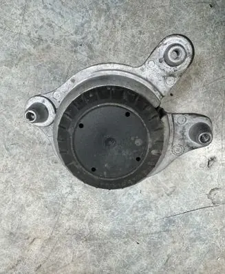 Mercedes-Benz C W205 Engine mount bracket A2132400600