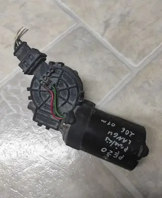Peugeot 206 Wiper motor 1395106