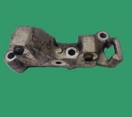 Engine mounting bracket