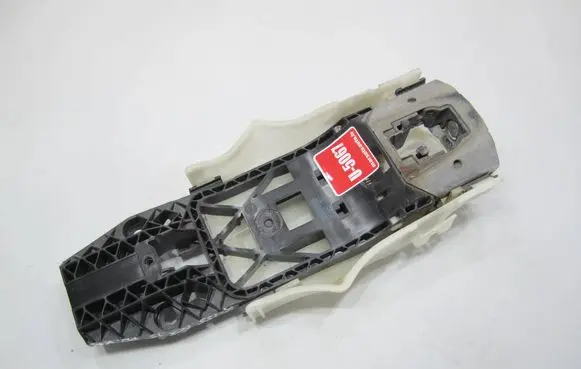 Skoda Octavia Mk3 (5E) Front door exterior handle/bracket 5L0837885B