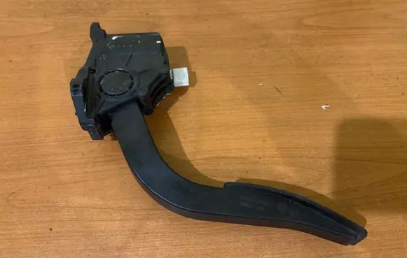 Opel Mokka Accelerator throttle pedal 96892406 C8K15K260AA