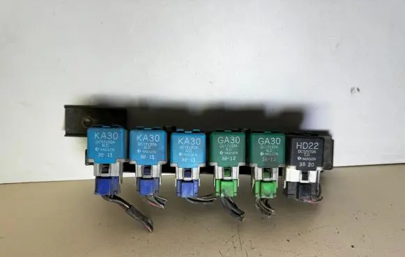 Mazda 626 Fuse box set DC12V20A KA30 GA30