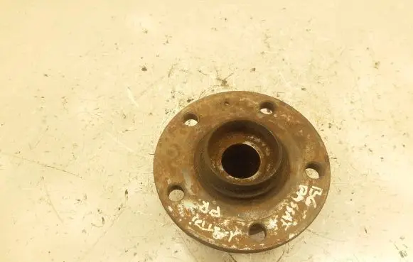Volkswagen PASSAT B6 Front wheel hub