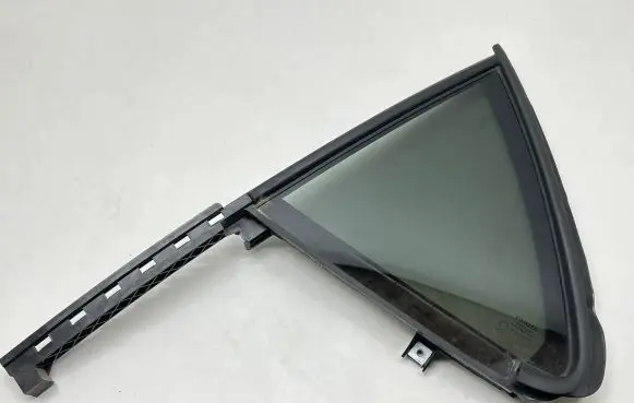 Toyota Yaris Cross Rear vent window glass 43R00101