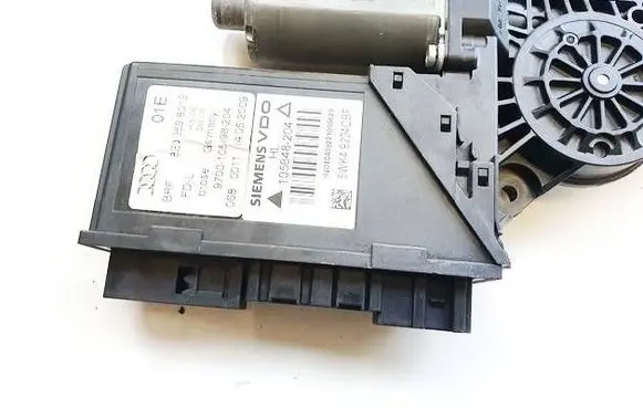 Seat Exeo (3R) Rear door window regulator motor 8e0959801e 105848-204
