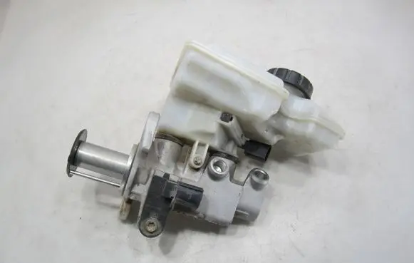 Volkswagen PASSAT B8 Master brake cylinder 5Q1611301C 32668423 0039C