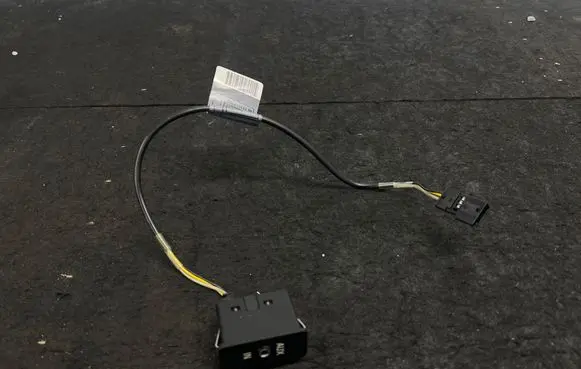 BMW 3 E90 E91 AUX in-socket connector 6940237