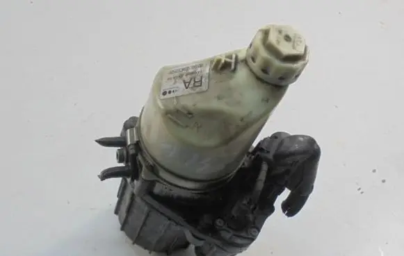 Opel Astra H Power steering pump 13192897